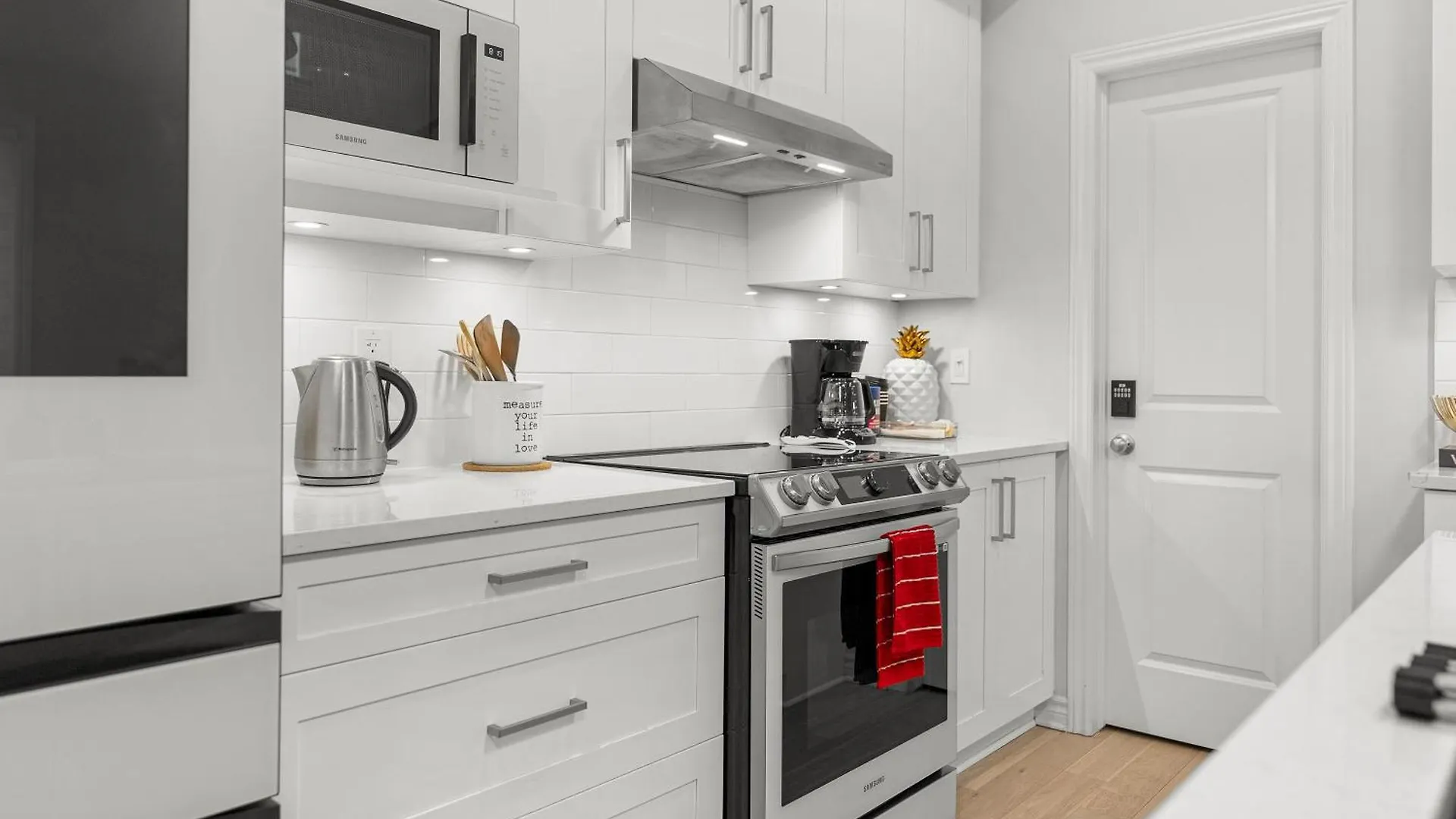 Bliss Modern Luxury 3Bed Entire Townhome Plus Free Parking オタワ アパート